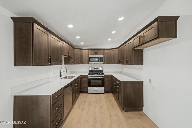 1212 W Fresno Street, Tucson, AZ 85745