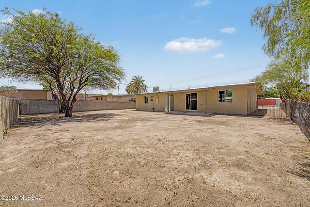 1212 W Fresno Street, Tucson, AZ 85745