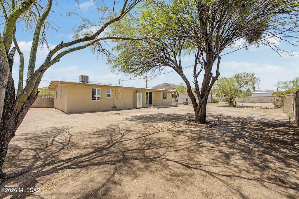 1212 W Fresno Street, Tucson, AZ 85745