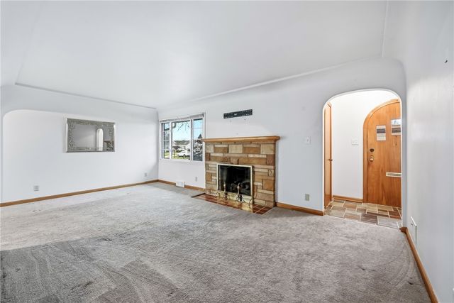 359 Koehler Dr, Sharpsville, PA 16150