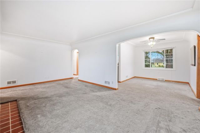 359 Koehler Dr, Sharpsville, PA 16150