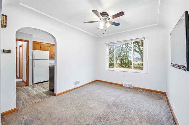 359 Koehler Dr, Sharpsville, PA 16150