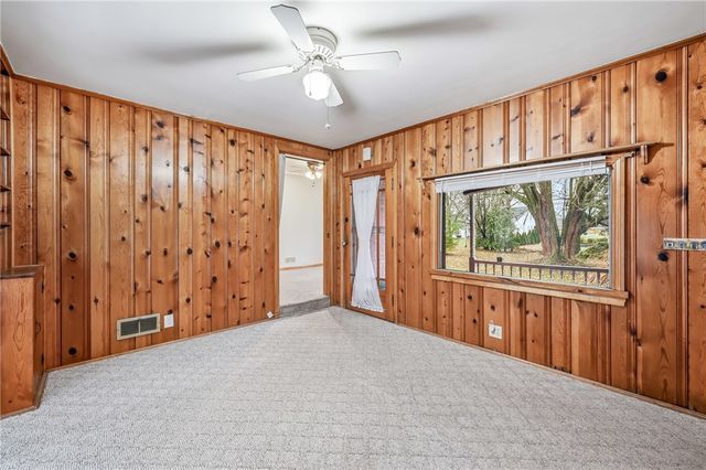 359 Koehler Dr, Sharpsville, PA 16150