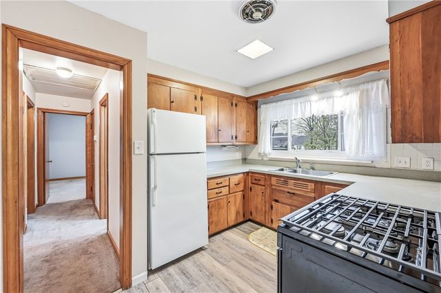 359 Koehler Dr, Sharpsville, PA 16150