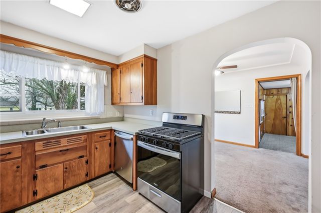 359 Koehler Dr, Sharpsville, PA 16150