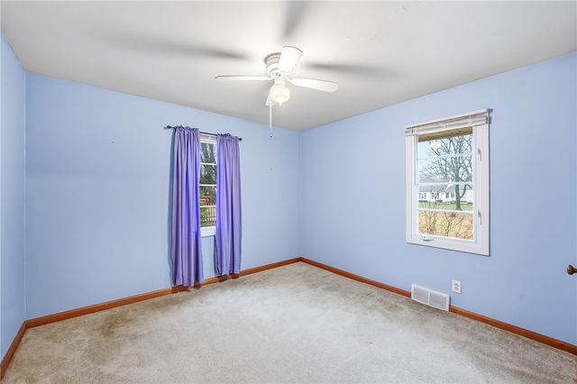 359 Koehler Dr, Sharpsville, PA 16150