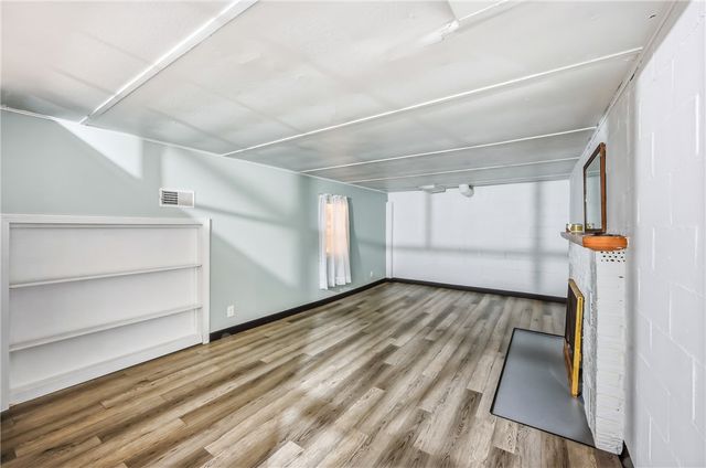 359 Koehler Dr, Sharpsville, PA 16150