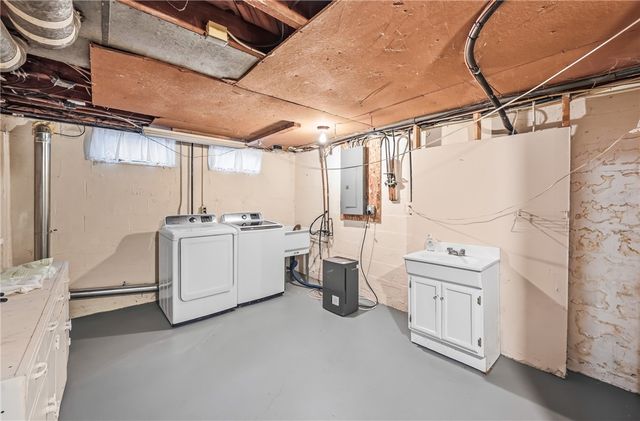 359 Koehler Dr, Sharpsville, PA 16150