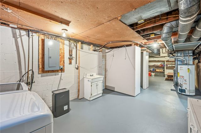 359 Koehler Dr, Sharpsville, PA 16150