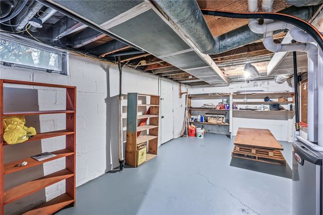 359 Koehler Dr, Sharpsville, PA 16150