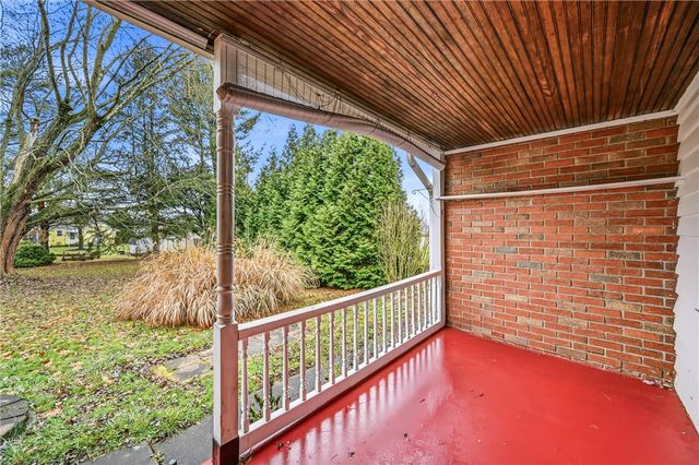 359 Koehler Dr, Sharpsville, PA 16150