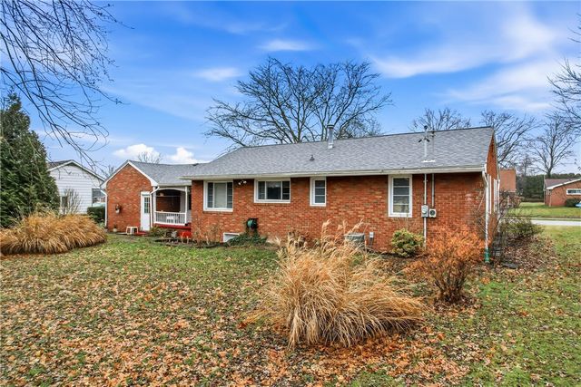 359 Koehler Dr, Sharpsville, PA 16150