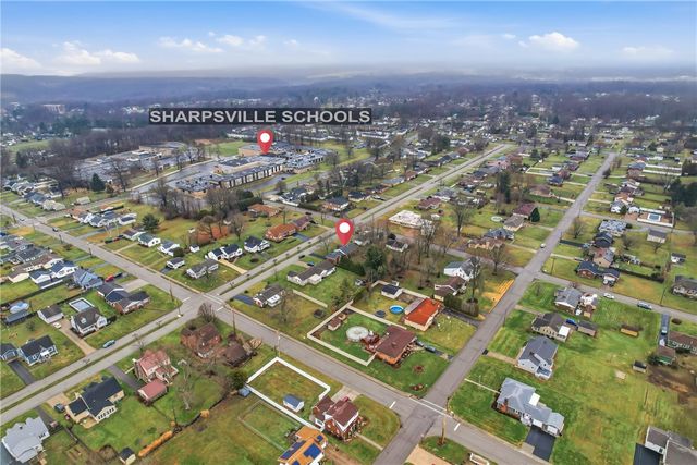 359 Koehler Dr, Sharpsville, PA 16150