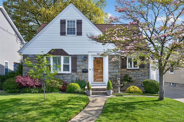 938 Van Buren Avenue, Franklin Square, NY 11010