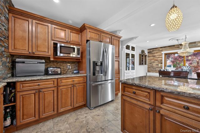 938 Van Buren Avenue, Franklin Square, NY 11010