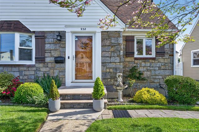 938 Van Buren Avenue, Franklin Square, NY 11010