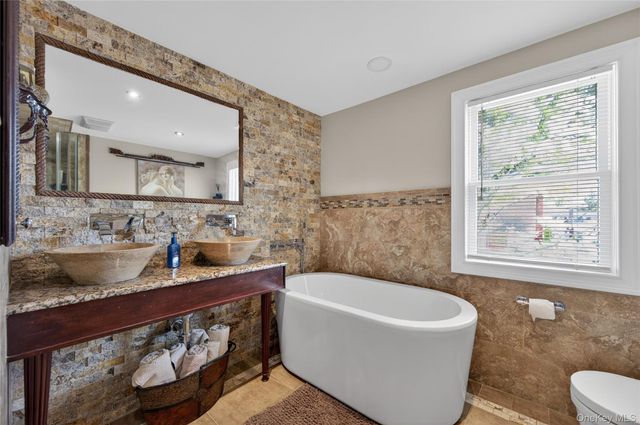938 Van Buren Avenue, Franklin Square, NY 11010