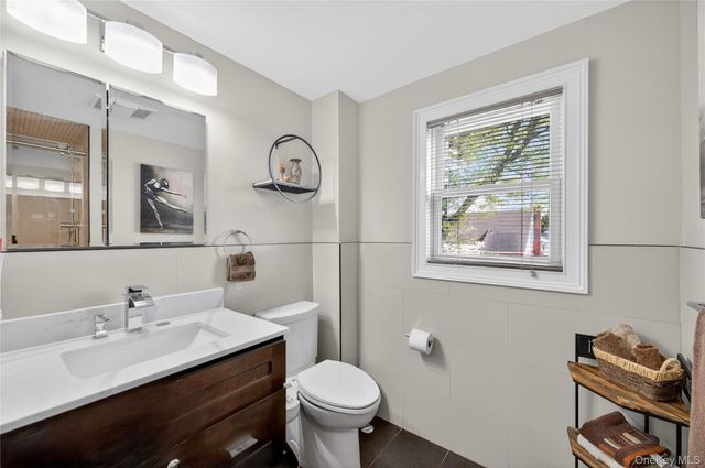938 Van Buren Avenue, Franklin Square, NY 11010