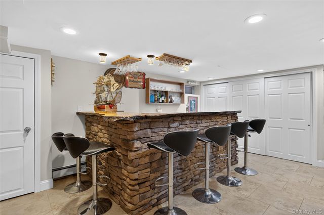 938 Van Buren Avenue, Franklin Square, NY 11010