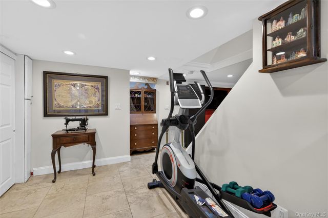 938 Van Buren Avenue, Franklin Square, NY 11010