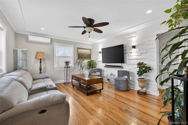 938 Van Buren Avenue, Franklin Square, NY 11010