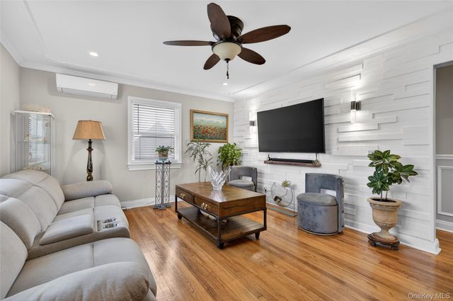 938 Van Buren Avenue, Franklin Square, NY 11010