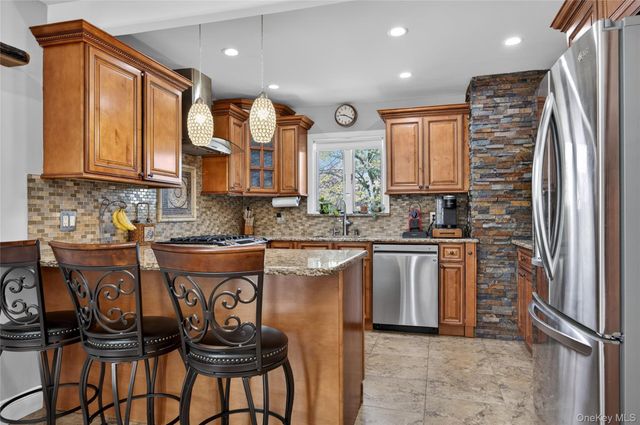 938 Van Buren Avenue, Franklin Square, NY 11010
