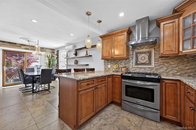 938 Van Buren Avenue, Franklin Square, NY 11010