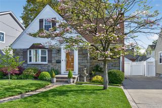 938 Van Buren Avenue, Franklin Square, NY 11010