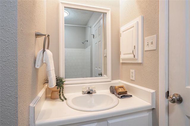 17602 Heritage Bay Drive, Webster, TX 77598