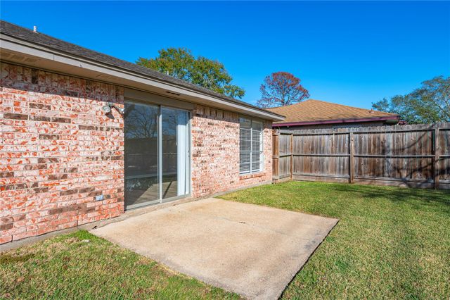 17602 Heritage Bay Drive, Webster, TX 77598