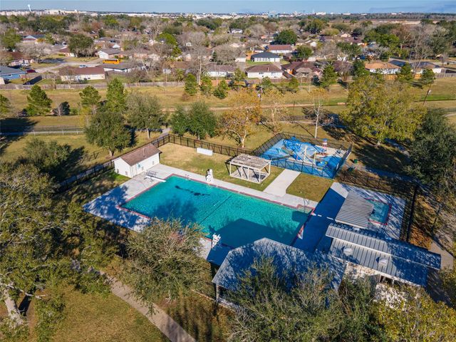 17602 Heritage Bay Drive, Webster, TX 77598