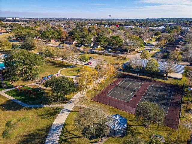 17602 Heritage Bay Drive, Webster, TX 77598