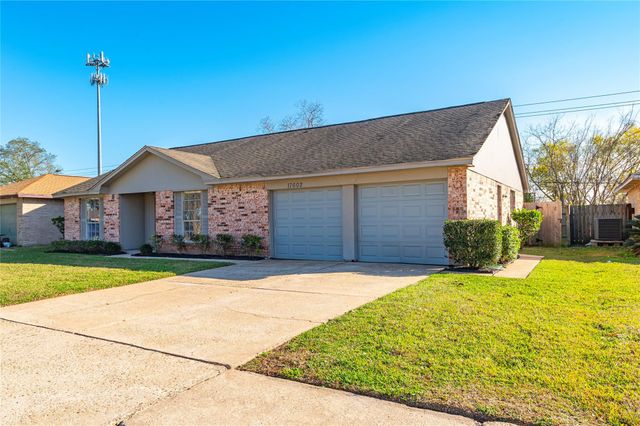 17602 Heritage Bay Drive, Webster, TX 77598