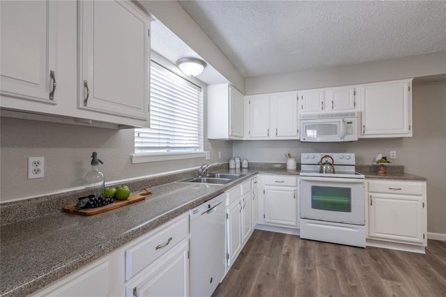 17602 Heritage Bay Drive, Webster, TX 77598