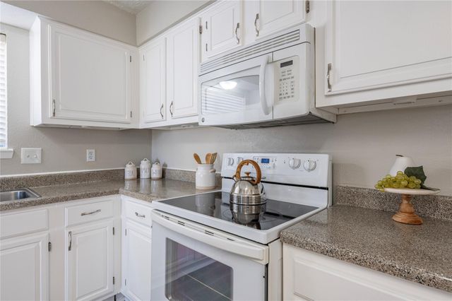 17602 Heritage Bay Drive, Webster, TX 77598