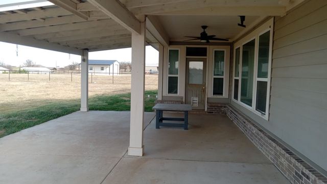 128 Spring Creek Circle, Paradise, TX 76073