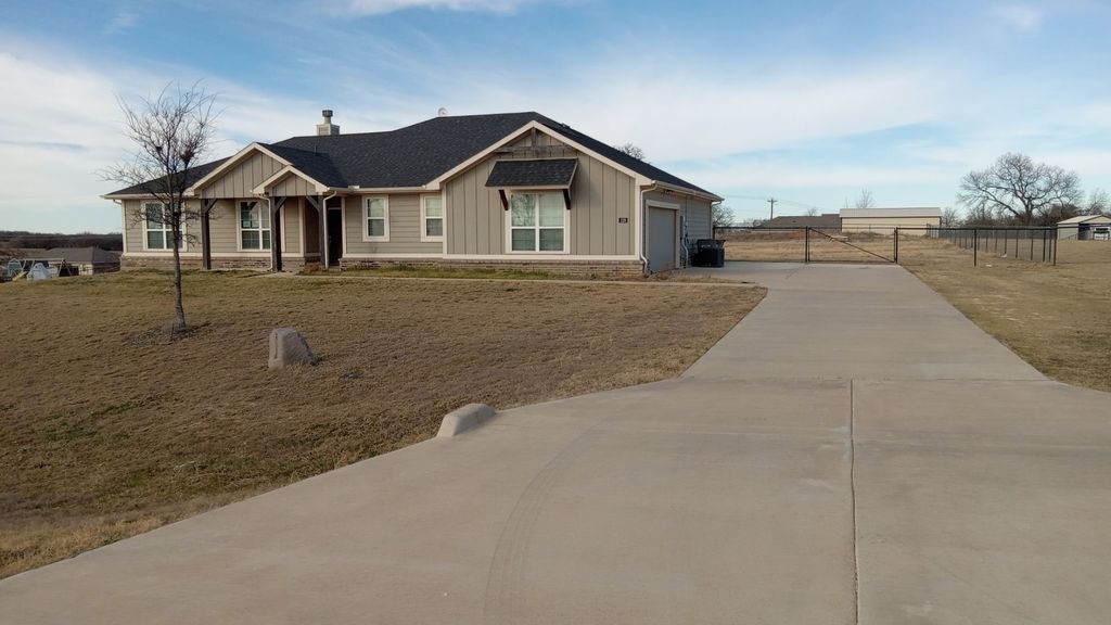 128 Spring Creek Circle, Paradise, TX 76073