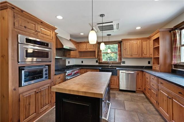 6050 Walton Rd, Jefferson Hills, PA 15332