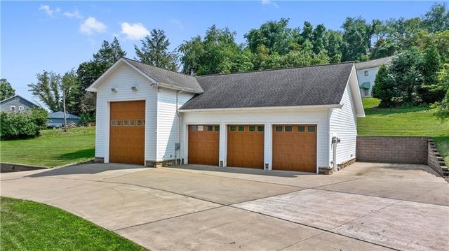 6050 Walton Rd, Jefferson Hills, PA 15332