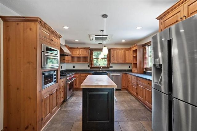 6050 Walton Rd, Jefferson Hills, PA 15332