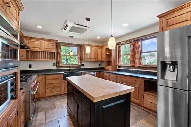 6050 Walton Rd, Jefferson Hills, PA 15332