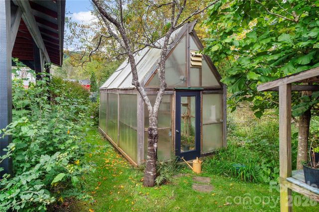 528 Padgettown Road, Black Mountain, NC 28711