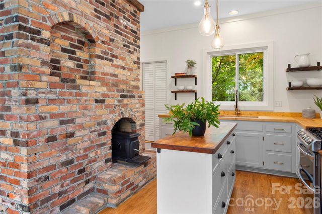 528 Padgettown Road, Black Mountain, NC 28711