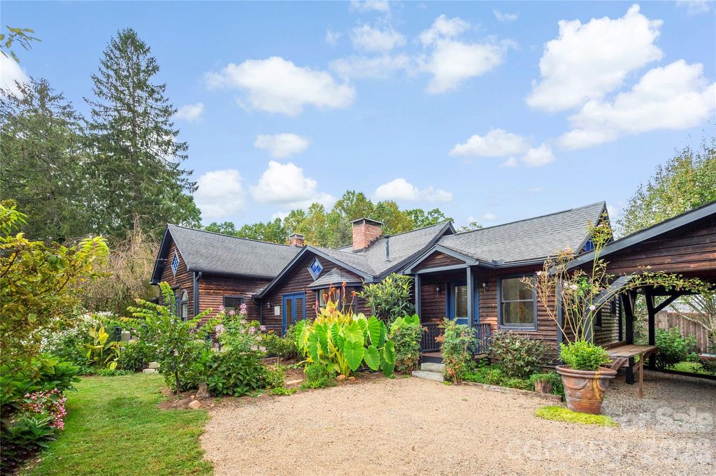528 Padgettown Road, Black Mountain, NC 28711