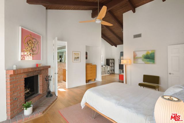 859 S Bundy Drive, Los Angeles, CA 90049