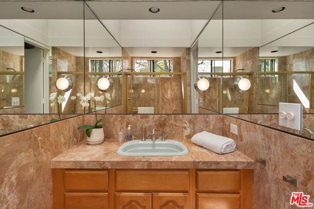 859 S Bundy Drive, Los Angeles, CA 90049