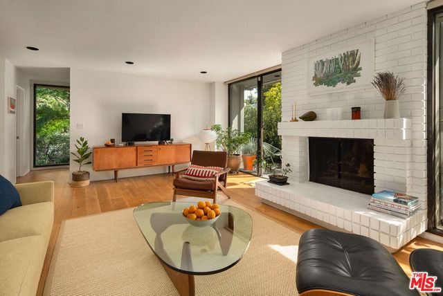 859 S Bundy Drive, Los Angeles, CA 90049