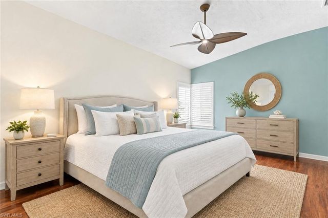268 Countryside DR, Naples, FL 34104