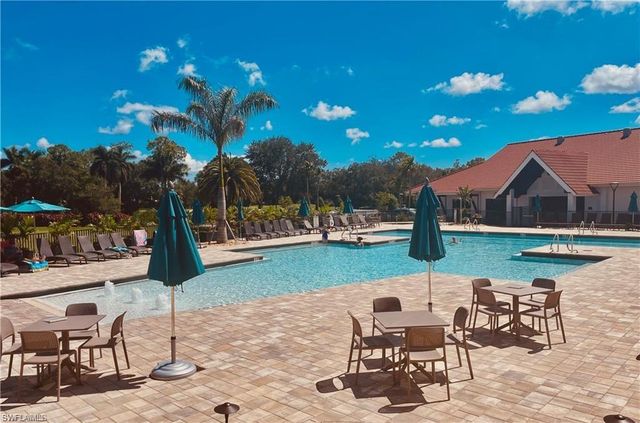 268 Countryside DR, Naples, FL 34104